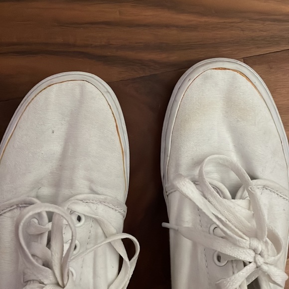 White vans - Picture 2 of 5